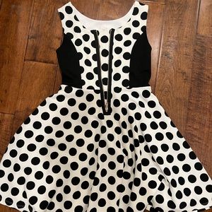 Girls white and black dress size medium